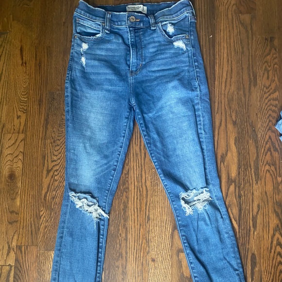 Abercrombie & Fitch Skinny Jeans - Picture 1 of 3